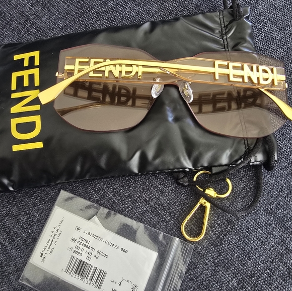Fendi Fendigraphy FE40067U Rose Gold Sunglasses main image 8